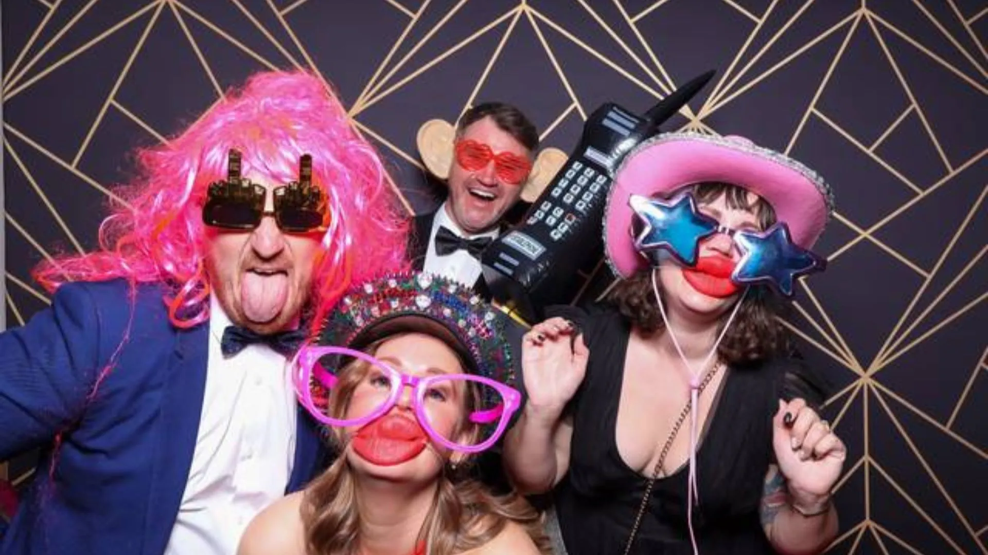 Photo Mirror Booth aniversario: Aniversário • props + tema • alto engajamento